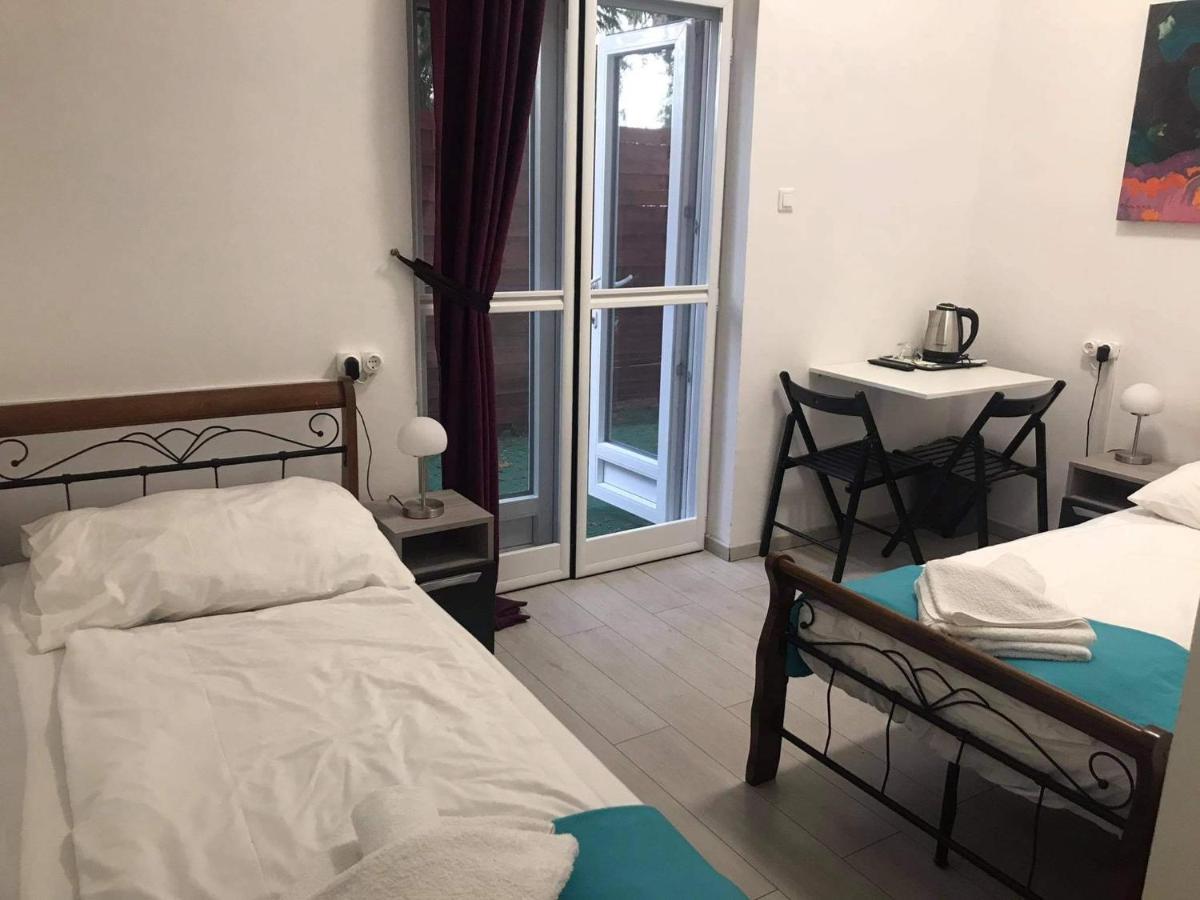 Y Panzio Bed & Breakfast Balatonlelle Exterior photo